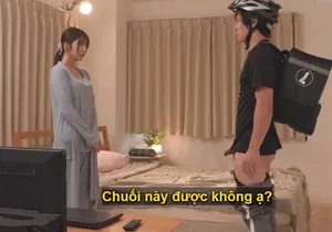 Một cô gái bú cu giỏi xứng đáng được ấn xuống và xuất tinh