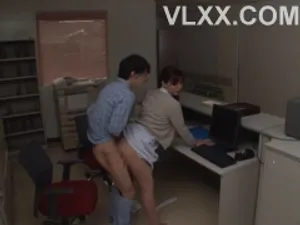Con hổ trắng đẹp nhất với vẻ ngoài tuyệt đẹp khoe bào ngư xinh đẹp của mình từ nhiều góc độ, hồng hào và sạch sẽ, đầy cám dỗ, tách ra và tách ra