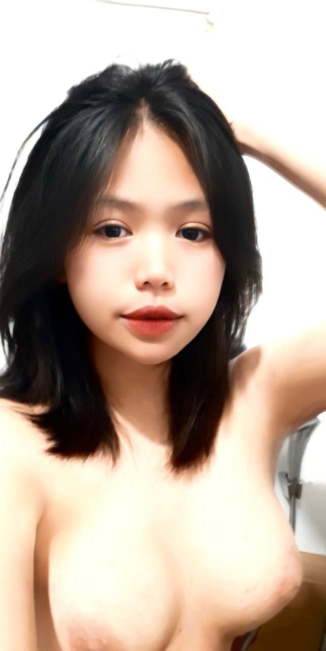 Em em học sinh đọc hentai tự sướng trong hiệu sách bị anh cấp trên phát hiện