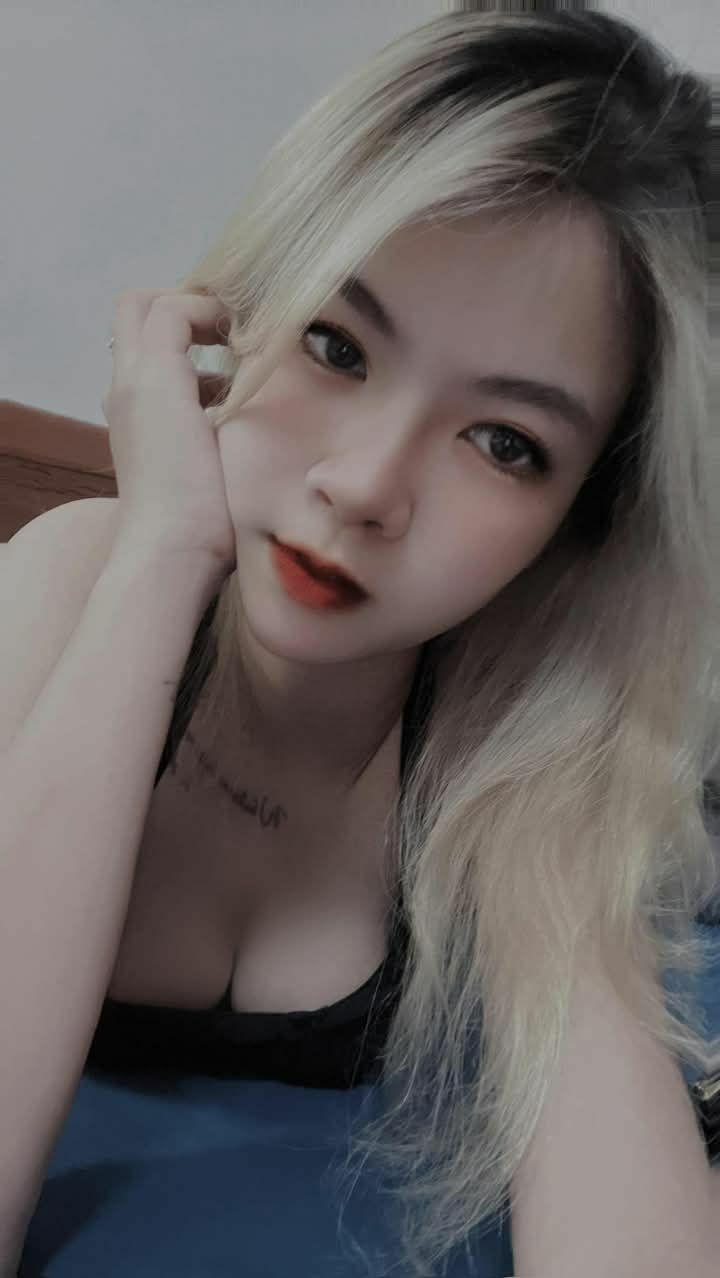 Con gái phục vụ cho chủ nợ giúp má chi trả khoản nợ nhà